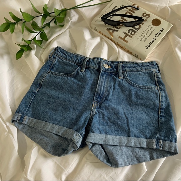 H&M Regular Waist Denim Shorts - Picture 2 of 7